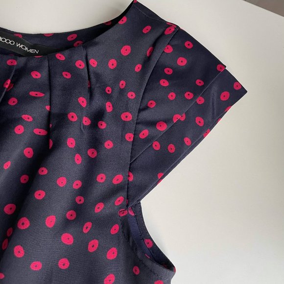 Black G2000 Top with Red Floral Print - Picture 2 of 5